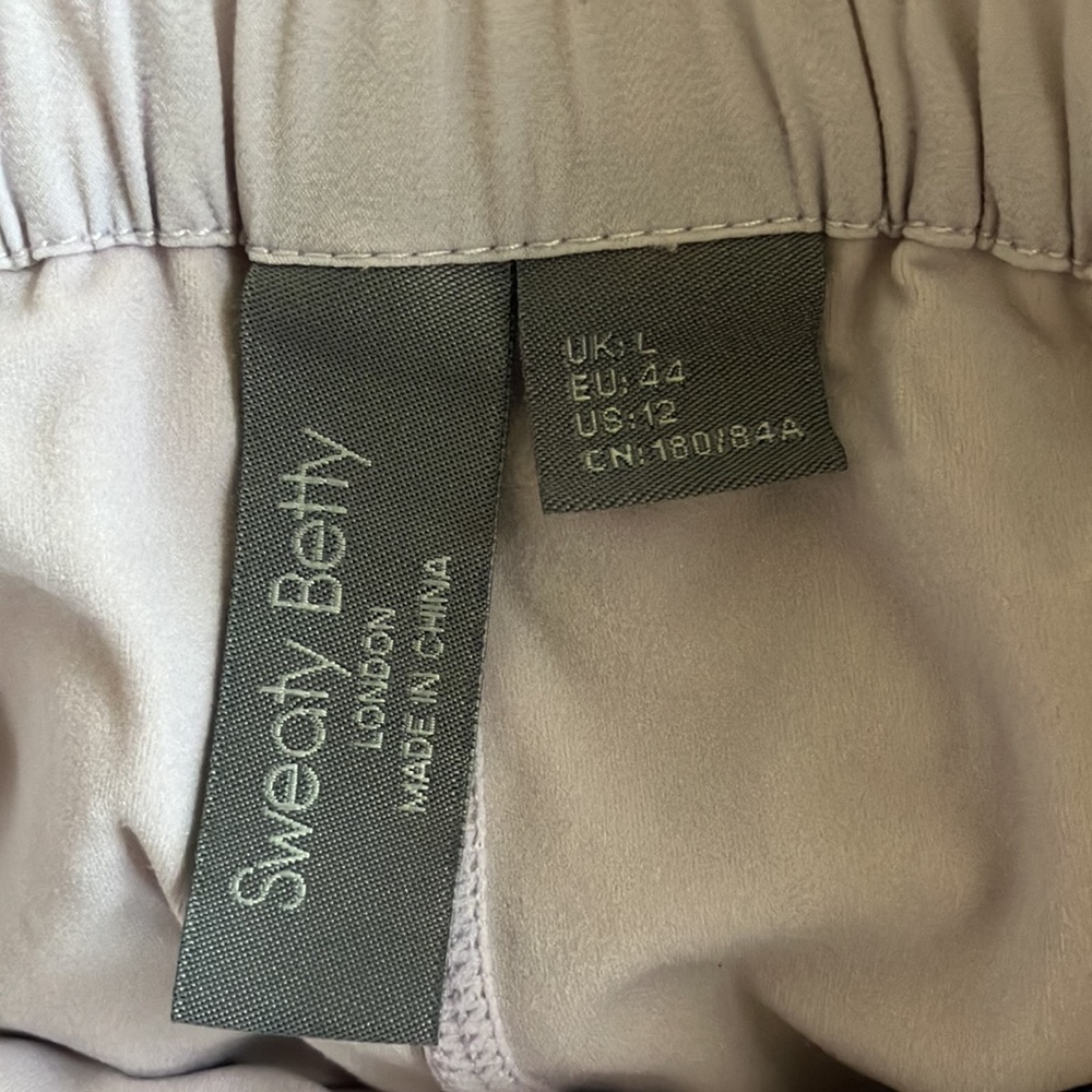 Sweaty Betty Circuit 2” Workout Shorts Lavender - Picture 8 of 10